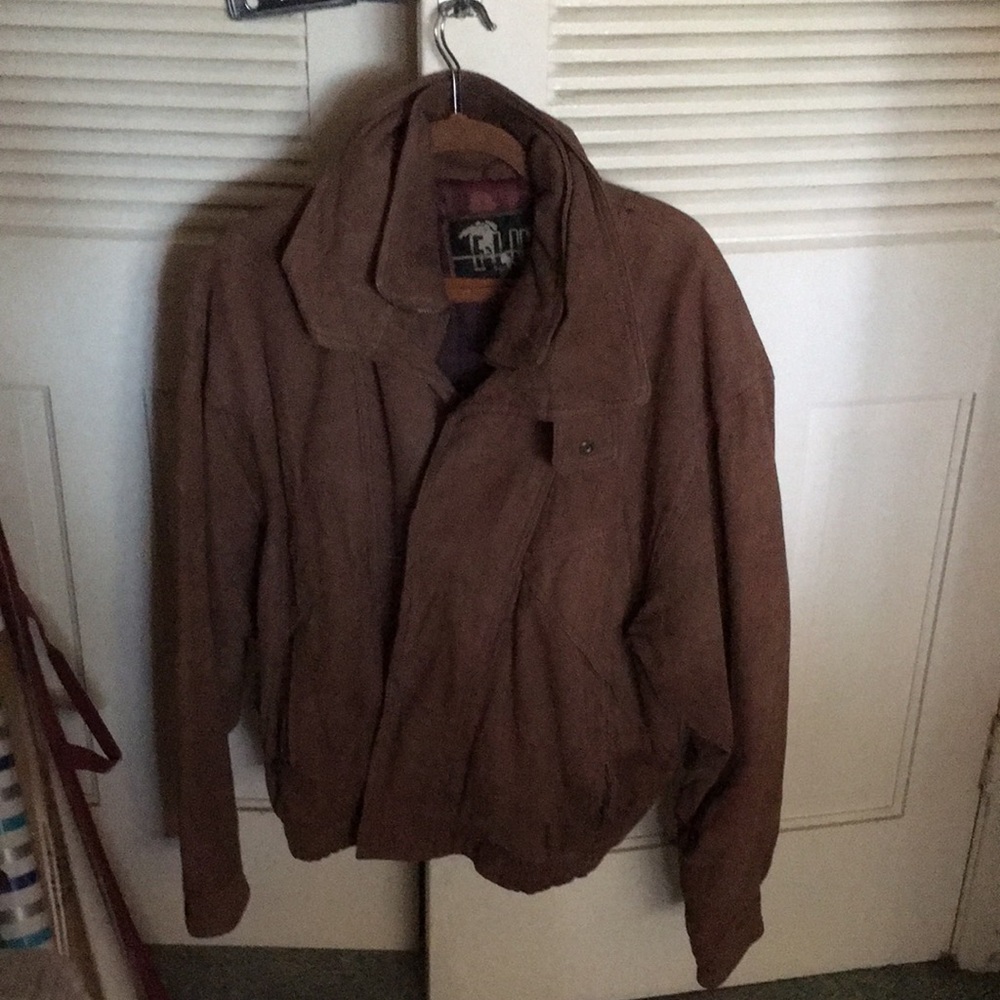 100% Leather (outerwear).    Size : 40 regular.
